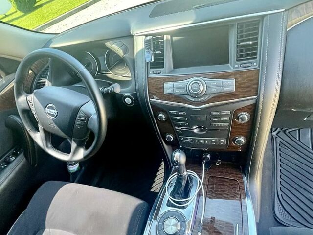 Белый Ниссан Армада, объемом двигателя 5.6 л и пробегом 0 тыс. км за 27500 $, фото 10 на Automoto.ua