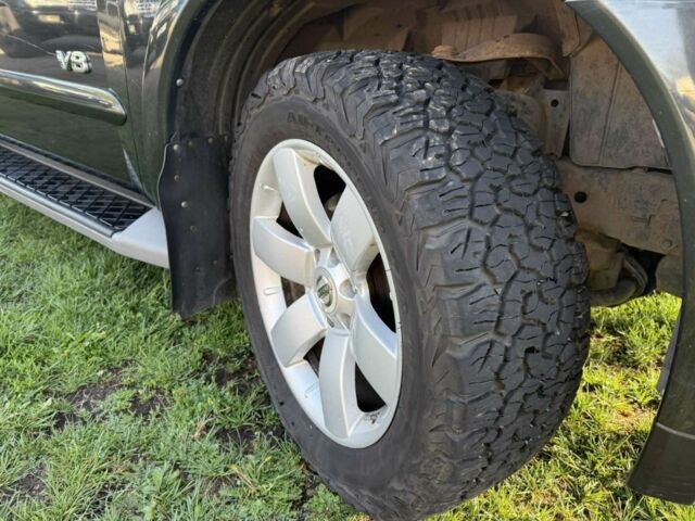 Черный Ниссан Армада, объемом двигателя 5.6 л и пробегом 150 тыс. км за 12800 $, фото 5 на Automoto.ua