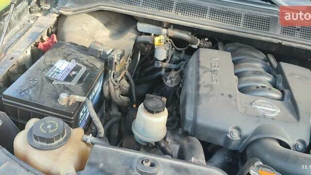 Черный Ниссан Армада, объемом двигателя 5.6 л и пробегом 300 тыс. км за 8500 $, фото 4 на Automoto.ua