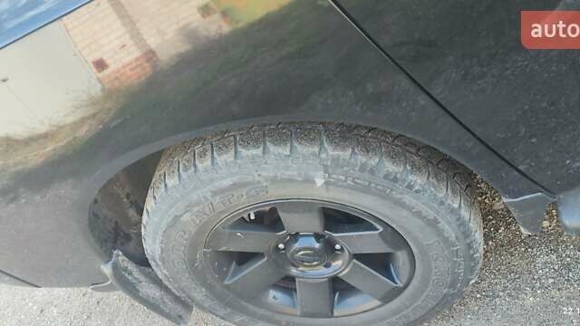 Черный Ниссан Армада, объемом двигателя 5.6 л и пробегом 300 тыс. км за 8500 $, фото 8 на Automoto.ua