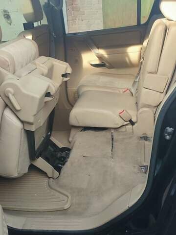 Черный Ниссан Армада, объемом двигателя 5.6 л и пробегом 300 тыс. км за 8500 $, фото 12 на Automoto.ua