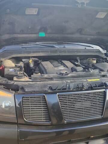 Черный Ниссан Армада, объемом двигателя 5.6 л и пробегом 300 тыс. км за 8500 $, фото 6 на Automoto.ua