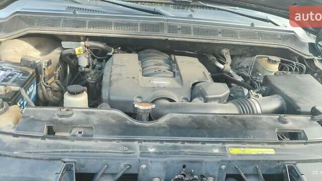 Черный Ниссан Армада, объемом двигателя 5.6 л и пробегом 300 тыс. км за 8500 $, фото 2 на Automoto.ua