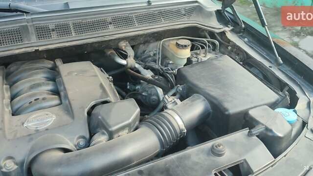 Черный Ниссан Армада, объемом двигателя 5.6 л и пробегом 300 тыс. км за 8500 $, фото 3 на Automoto.ua