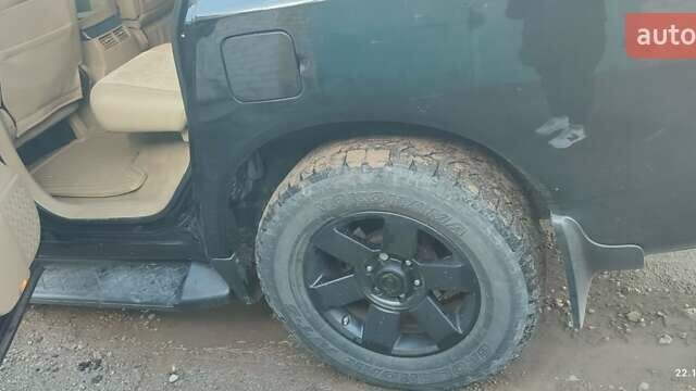 Черный Ниссан Армада, объемом двигателя 5.6 л и пробегом 300 тыс. км за 8500 $, фото 18 на Automoto.ua