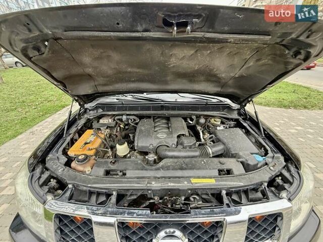 Черный Ниссан Армада, объемом двигателя 5.6 л и пробегом 267 тыс. км за 10999 $, фото 80 на Automoto.ua