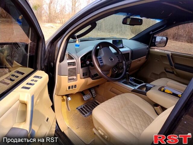 Черный Ниссан Армада, объемом двигателя 5.6 л и пробегом 255 тыс. км за 8000 $, фото 7 на Automoto.ua