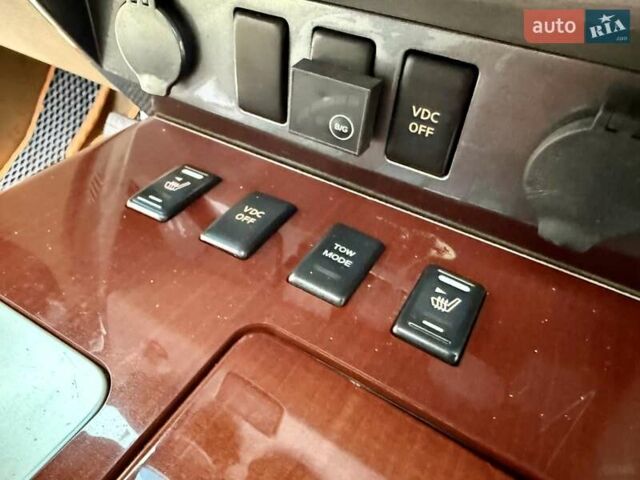 Черный Ниссан Армада, объемом двигателя 5.6 л и пробегом 267 тыс. км за 10999 $, фото 53 на Automoto.ua