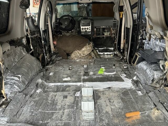 Ниссан Армада 2006 в Одессе на Automoto.ua Черный Ниссан Армада, объемом двигателя 5.6 л и пробегом 240 тыс. км за 13000 $, фото 22 на Automoto.ua