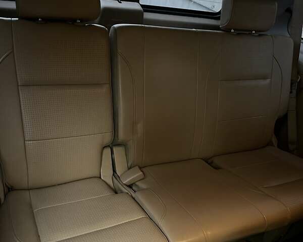 Черный Ниссан Армада, объемом двигателя 5.6 л и пробегом 255 тыс. км за 9000 $, фото 15 на Automoto.ua