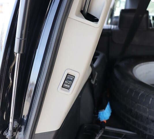 Черный Ниссан Армада, объемом двигателя 5.56 л и пробегом 191 тыс. км за 14999 $, фото 11 на Automoto.ua