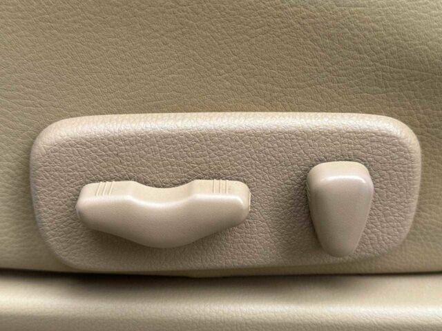 Черный Ниссан Армада, объемом двигателя 5.5 л и пробегом 180 тыс. км за 10900 $, фото 17 на Automoto.ua