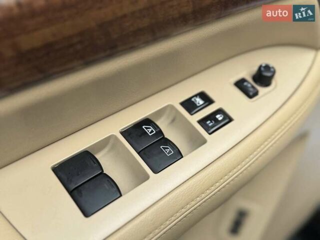Черный Ниссан Армада, объемом двигателя 5.55 л и пробегом 180 тыс. км за 10900 $, фото 13 на Automoto.ua
