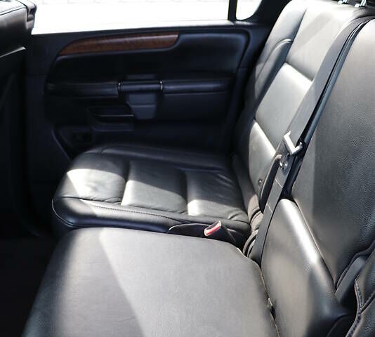 Черный Ниссан Армада, объемом двигателя 5.56 л и пробегом 191 тыс. км за 14999 $, фото 18 на Automoto.ua