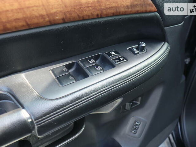 Черный Ниссан Армада, объемом двигателя 5.56 л и пробегом 191 тыс. км за 14999 $, фото 20 на Automoto.ua