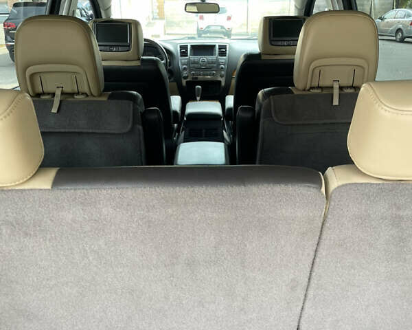 Черный Ниссан Армада, объемом двигателя 5.55 л и пробегом 230 тыс. км за 21500 $, фото 9 на Automoto.ua