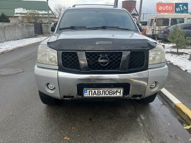 Серый Ниссан Армада, объемом двигателя 5.6 л и пробегом 321 тыс. км за 12500 $, фото 1 на Automoto.ua