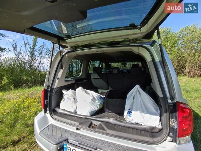 Серый Ниссан Армада, объемом двигателя 5.6 л и пробегом 179 тыс. км за 13900 $, фото 8 на Automoto.ua