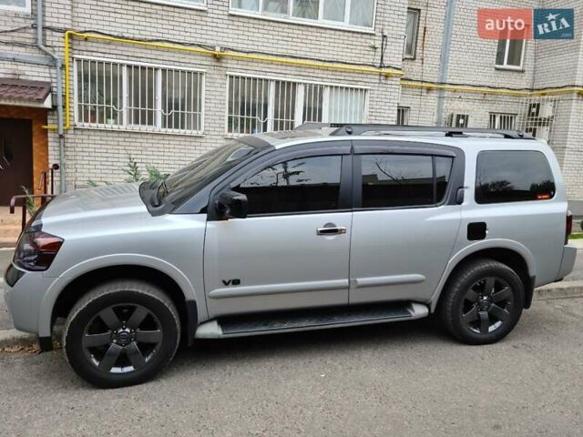 Серый Ниссан Армада, объемом двигателя 5.6 л и пробегом 200 тыс. км за 14000 $, фото 1 на Automoto.ua