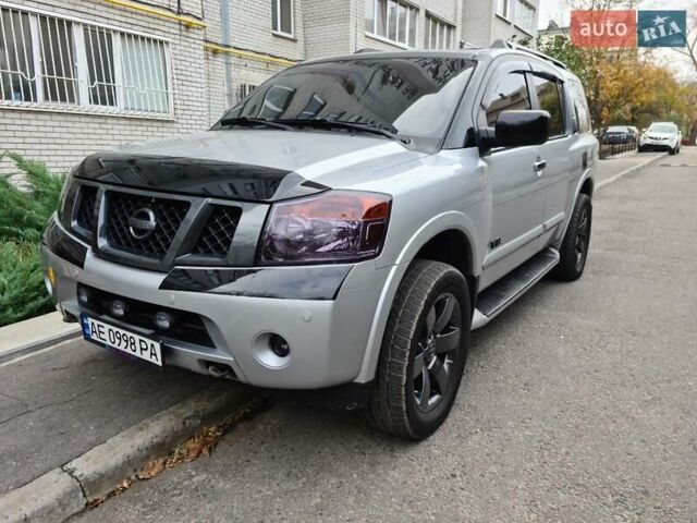 Серый Ниссан Армада, объемом двигателя 5.6 л и пробегом 200 тыс. км за 14000 $, фото 2 на Automoto.ua