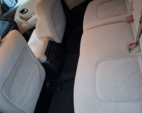 Серый Ниссан Армада, объемом двигателя 5.55 л и пробегом 179 тыс. км за 28500 $, фото 17 на Automoto.ua