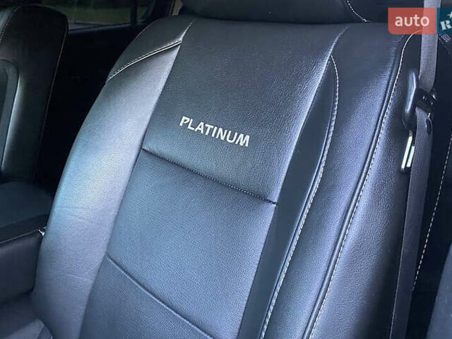 Синій Ніссан Armada, об'ємом двигуна 5.55 л та пробігом 126 тис. км за 15000 $, фото 11 на Automoto.ua