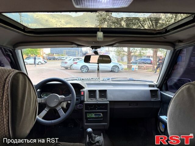 Белый Ниссан Блюберд, объемом двигателя 2 л и пробегом 200 тыс. км за 1050 $, фото 10 на Automoto.ua