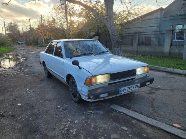 Белый Ниссан Блюберд, объемом двигателя 2 л и пробегом 300 тыс. км за 650 $, фото 3 на Automoto.ua