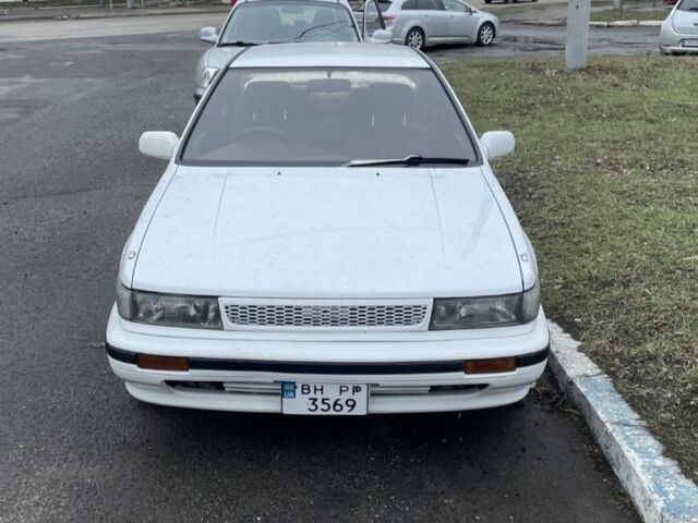 Белый Ниссан Блюберд, объемом двигателя 1.6 л и пробегом 320 тыс. км за 600 $, фото 2 на Automoto.ua