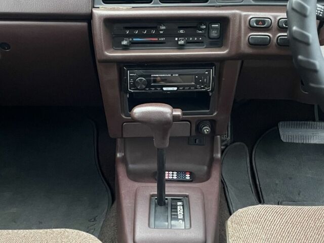 Белый Ниссан Блюберд, объемом двигателя 1.6 л и пробегом 320 тыс. км за 600 $, фото 6 на Automoto.ua