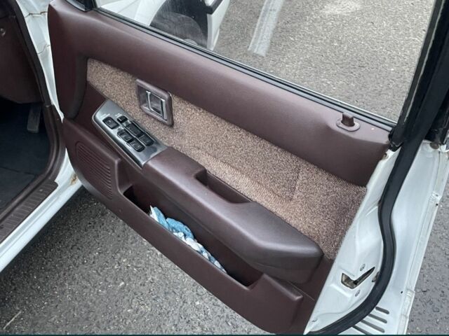 Белый Ниссан Блюберд, объемом двигателя 1.6 л и пробегом 320 тыс. км за 600 $, фото 5 на Automoto.ua