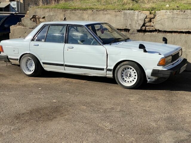 Белый Ниссан Блюберд, объемом двигателя 1.8 л и пробегом 5 тыс. км за 800 $, фото 2 на Automoto.ua