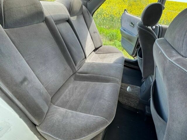 Белый Ниссан Блюберд, объемом двигателя 1.8 л и пробегом 210 тыс. км за 2000 $, фото 7 на Automoto.ua