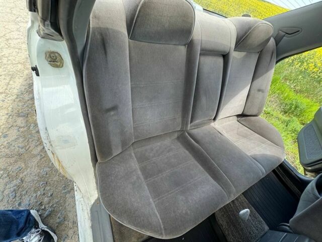 Белый Ниссан Блюберд, объемом двигателя 1.8 л и пробегом 210 тыс. км за 2000 $, фото 8 на Automoto.ua