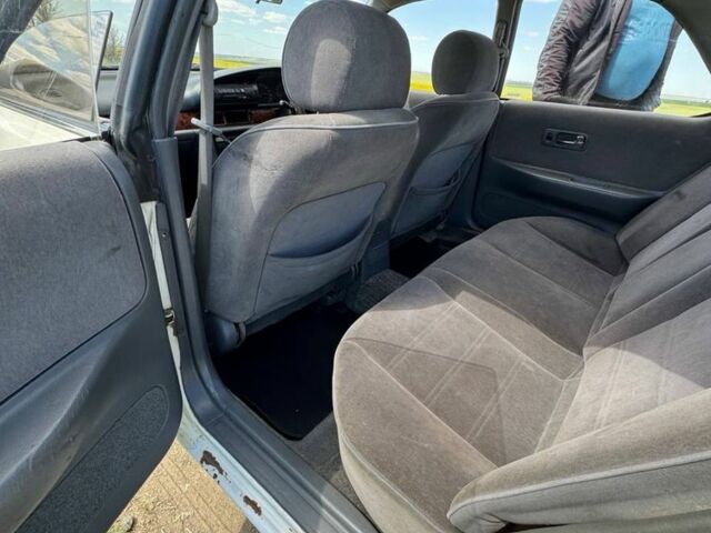 Белый Ниссан Блюберд, объемом двигателя 1.8 л и пробегом 210 тыс. км за 2000 $, фото 11 на Automoto.ua