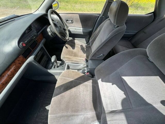 Белый Ниссан Блюберд, объемом двигателя 1.8 л и пробегом 210 тыс. км за 2000 $, фото 14 на Automoto.ua