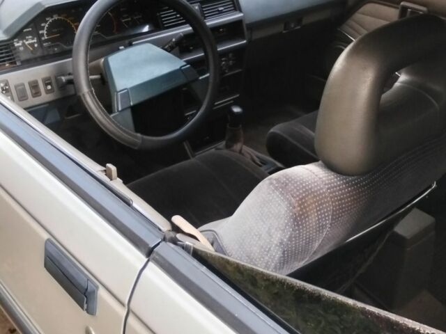 Белый Ниссан Блюберд, объемом двигателя 1.8 л и пробегом 200 тыс. км за 1000 $, фото 2 на Automoto.ua