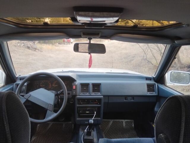 Белый Ниссан Блюберд, объемом двигателя 2 л и пробегом 387 тыс. км за 1200 $, фото 5 на Automoto.ua