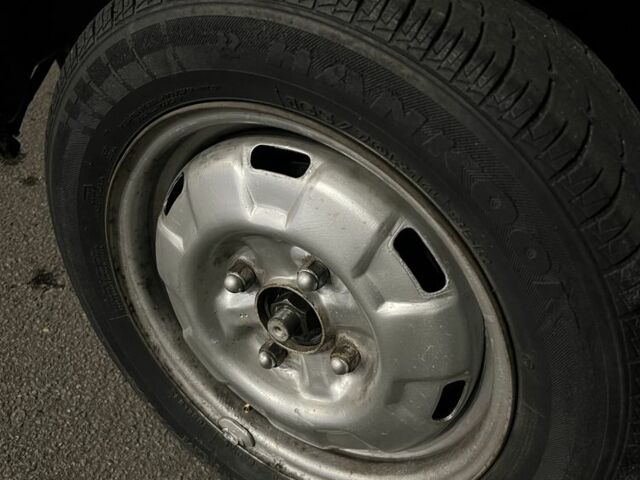 Белый Ниссан Блюберд, объемом двигателя 2 л и пробегом 300 тыс. км за 691 $, фото 7 на Automoto.ua