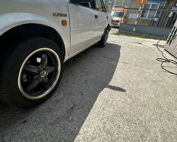 Белый Ниссан Блюберд, объемом двигателя 2 л и пробегом 545 тыс. км за 1000 $, фото 1 на Automoto.ua