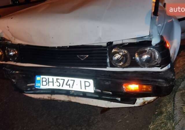 Білий Ніссан Блюберд, об'ємом двигуна 1.6 л та пробігом 258 тис. км за 1000 $, фото 3 на Automoto.ua