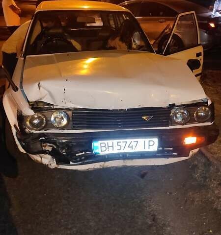 Білий Ніссан Блюберд, об'ємом двигуна 1.6 л та пробігом 258 тис. км за 1000 $, фото 2 на Automoto.ua