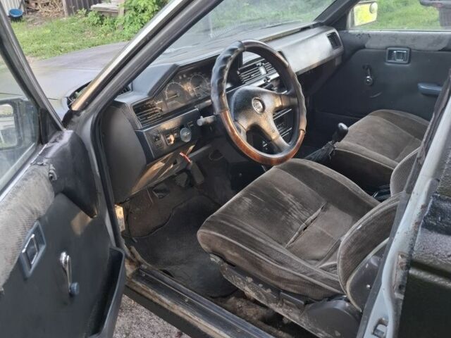 Чорний Ніссан Блюберд, об'ємом двигуна 2 л та пробігом 333 тис. км за 1400 $, фото 6 на Automoto.ua