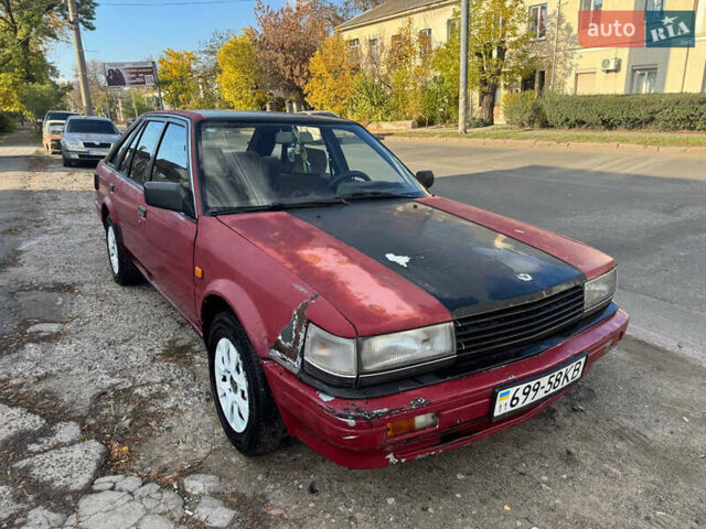 Красный Ниссан Блюберд, объемом двигателя 2 л и пробегом 300 тыс. км за 550 $, фото 1 на Automoto.ua