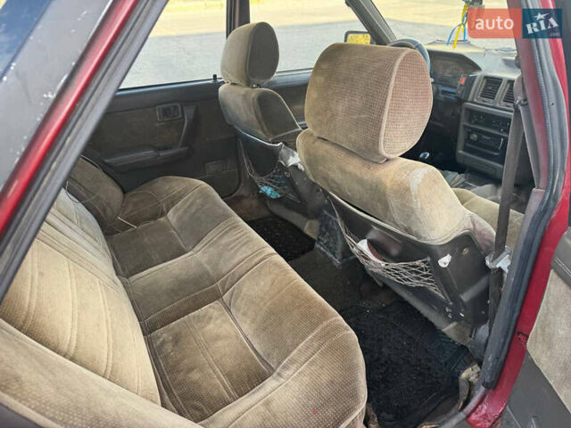 Красный Ниссан Блюберд, объемом двигателя 2 л и пробегом 300 тыс. км за 550 $, фото 5 на Automoto.ua