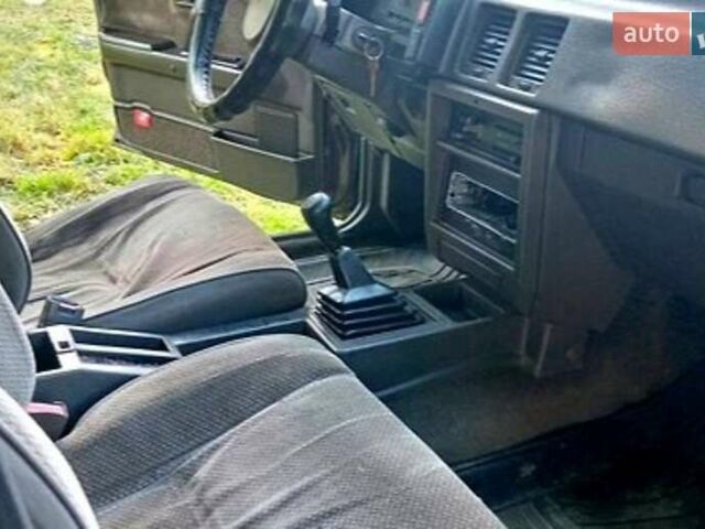 Красный Ниссан Блюберд, объемом двигателя 1.97 л и пробегом 400 тыс. км за 700 $, фото 2 на Automoto.ua