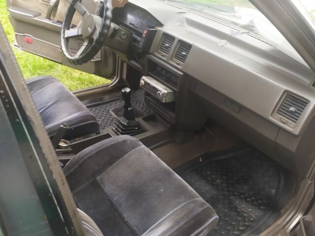 Серый Ниссан Блюберд, объемом двигателя 2 л и пробегом 500 тыс. км за 0 $, фото 3 на Automoto.ua