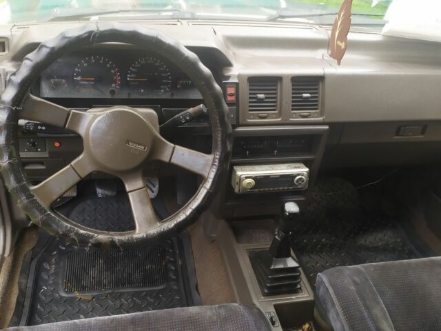 Серый Ниссан Блюберд, объемом двигателя 2 л и пробегом 500 тыс. км за 0 $, фото 1 на Automoto.ua