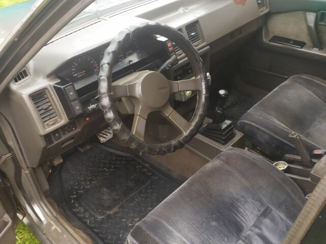 Серый Ниссан Блюберд, объемом двигателя 2 л и пробегом 500 тыс. км за 0 $, фото 4 на Automoto.ua