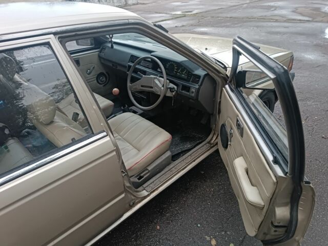 Серый Ниссан Блюберд, объемом двигателя 0 л и пробегом 220 тыс. км за 812 $, фото 5 на Automoto.ua